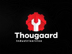Logo til industrivirksomhed på sort baggrund, der fremhæver det røde tandhjul og den hvide skruenøgle, symboler på teknisk præcision.
